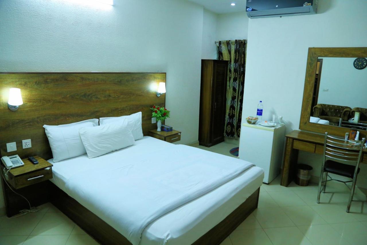 Fiesta Inn Hotel & Resorts Multan Exteriér fotografie